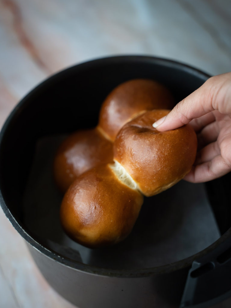 Air-fryer dinner rolls for two